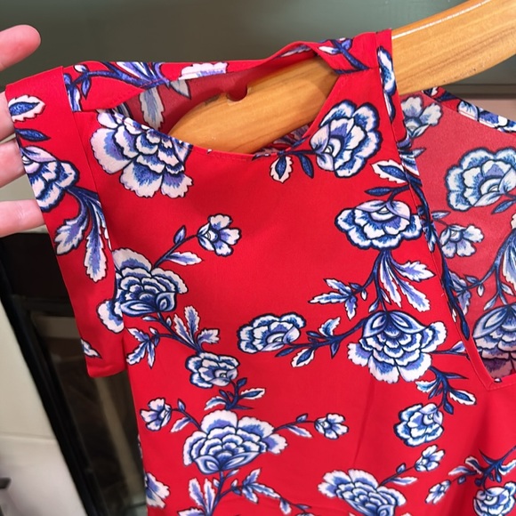 Fun Floral Top - Picture 2 of 5